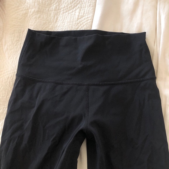 BLACK LULULEMON LEGGINGS - Picture 2 of 5